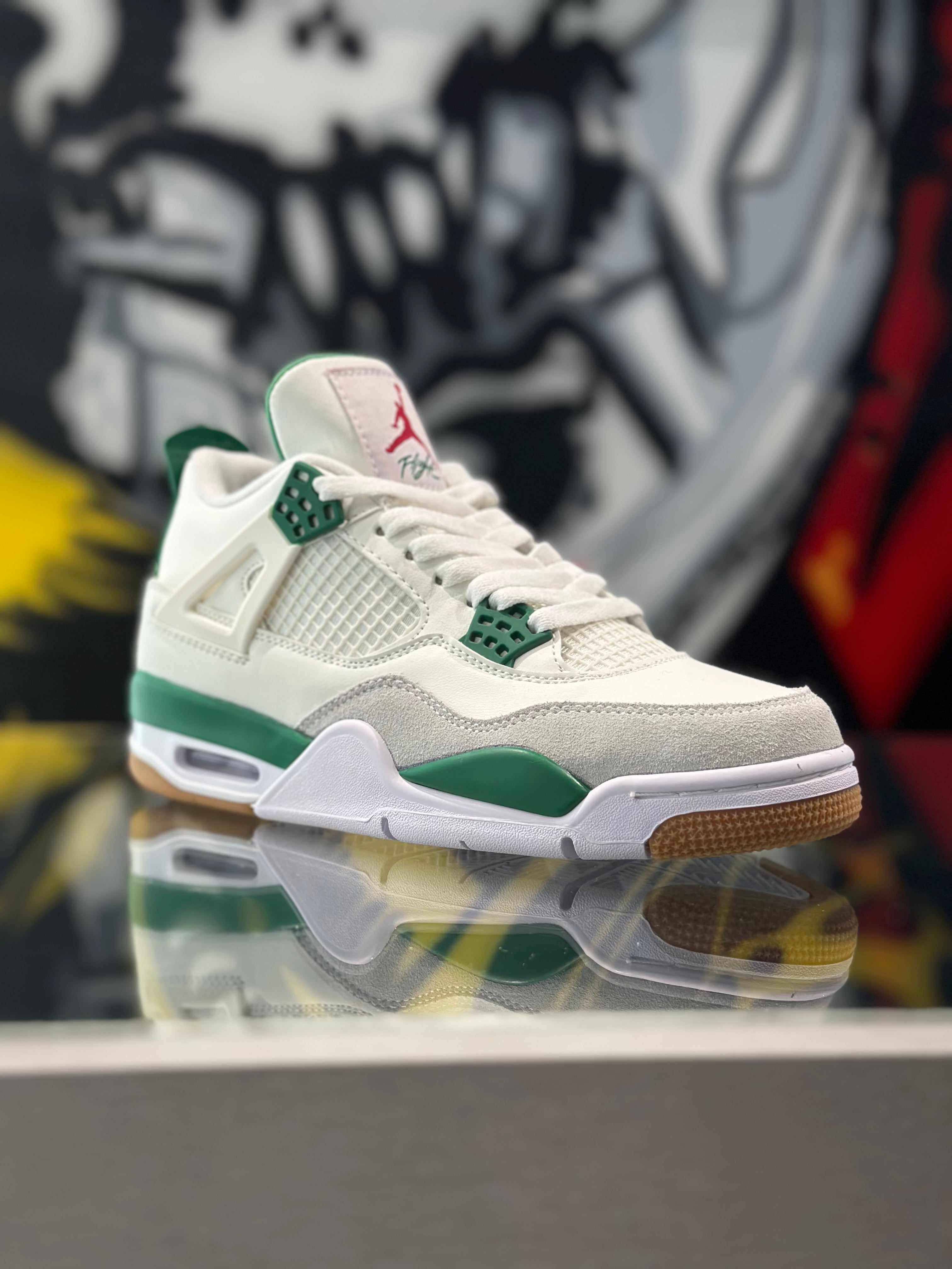 Jordan Retro 4 SB pine green