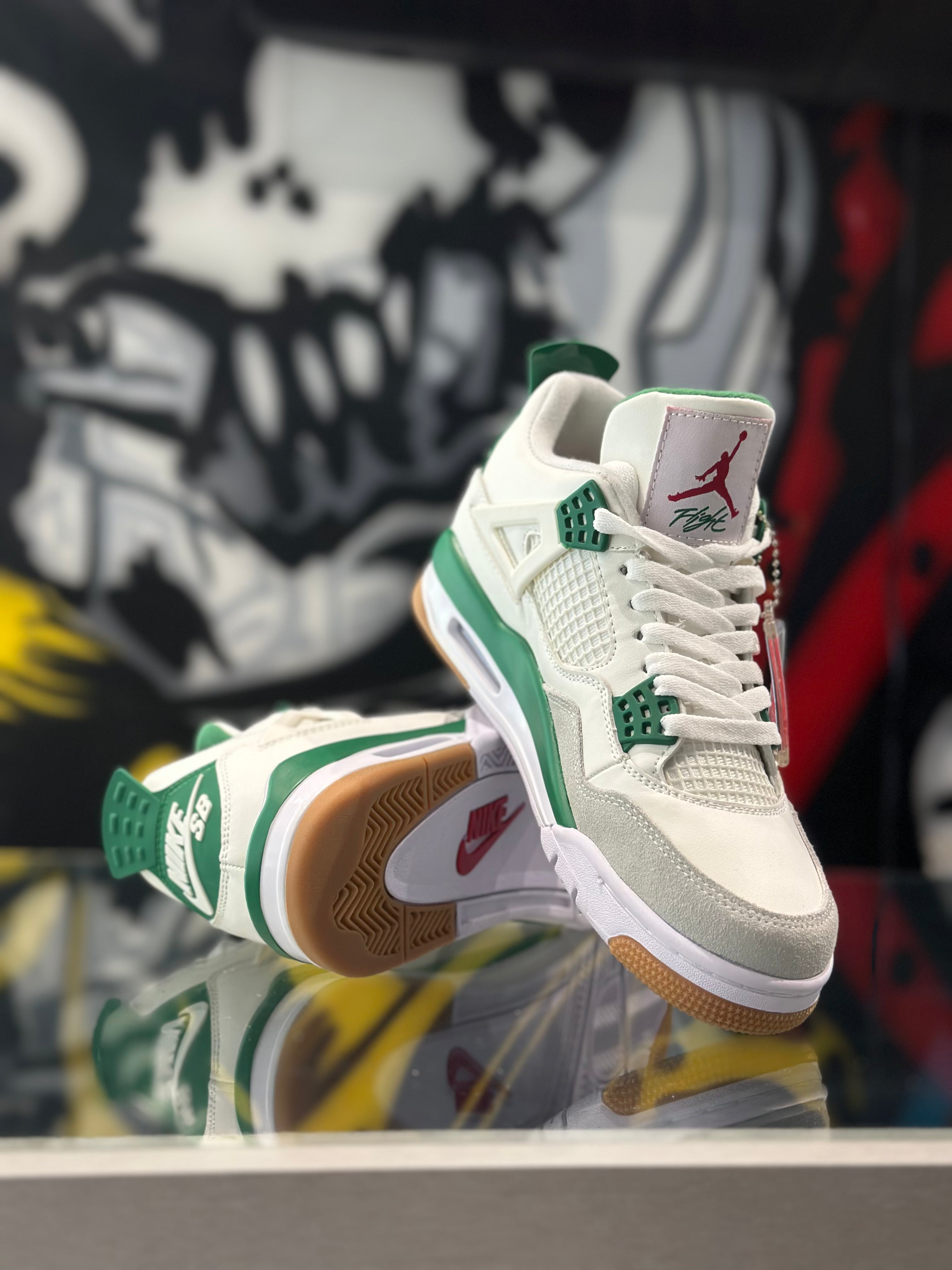 Jordan Retro 4 SB pine green