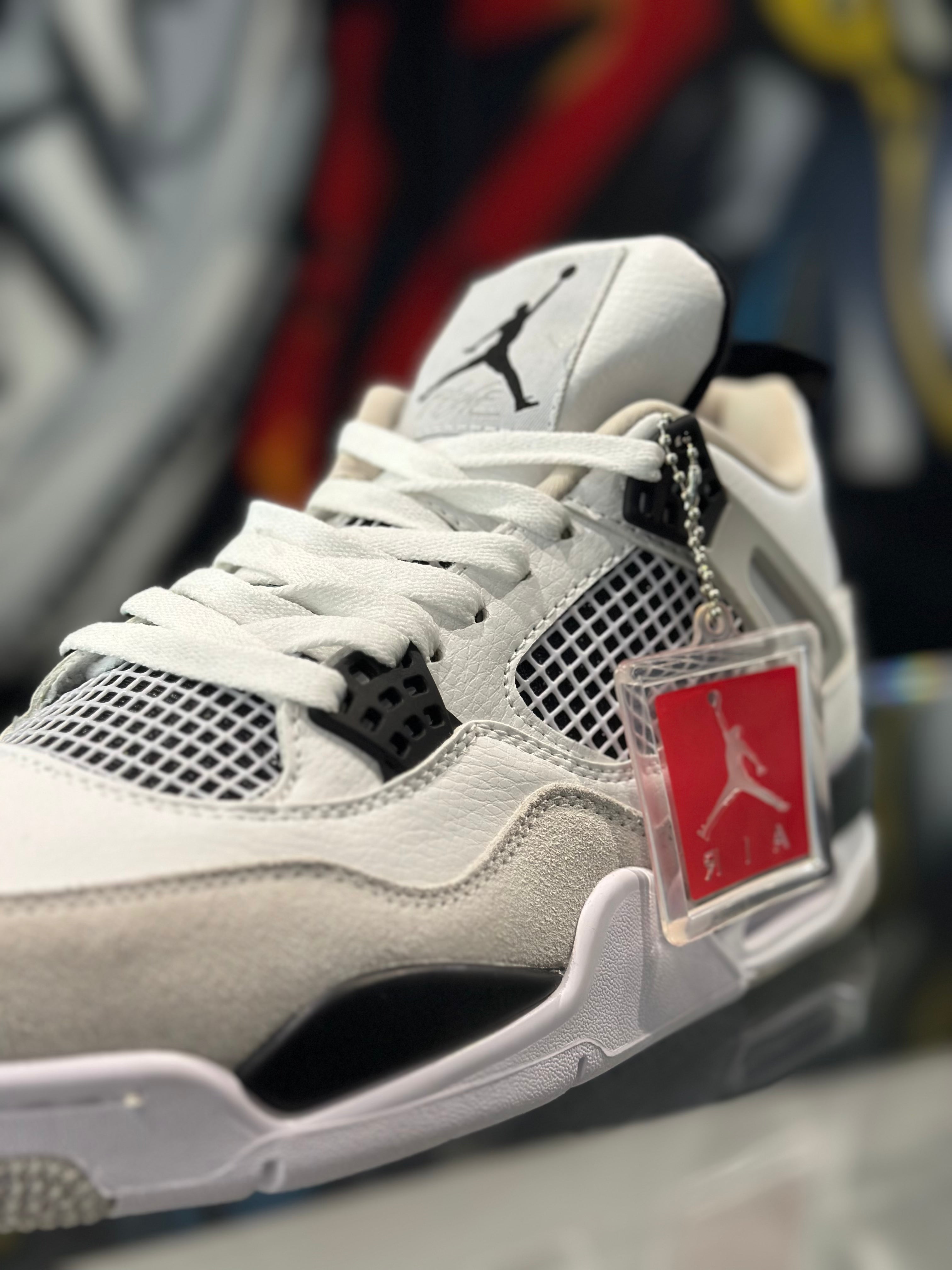 Jordan Retro 4 Military Black